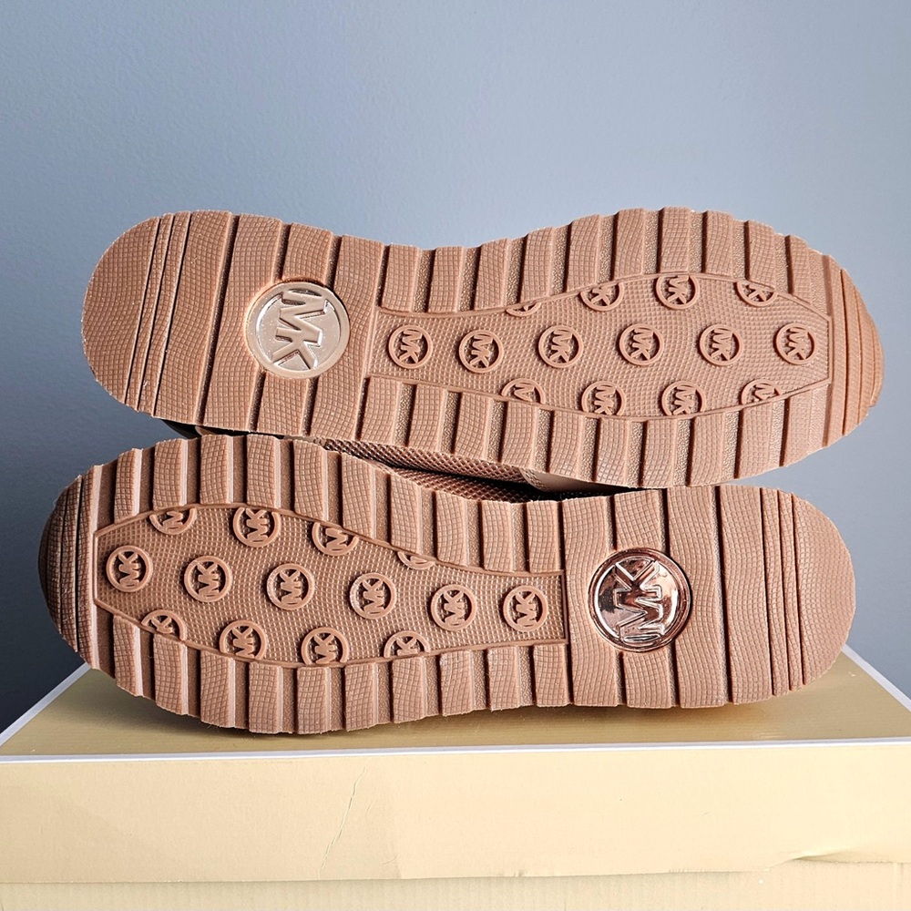 Michael Kors Stylish Women's Sneakers Sz 9.5M - Picture 5 of 12